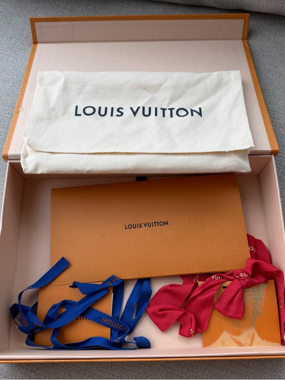 Louis Vuitton Easy Pouch On Strap - Cream - Picture 9 of 11